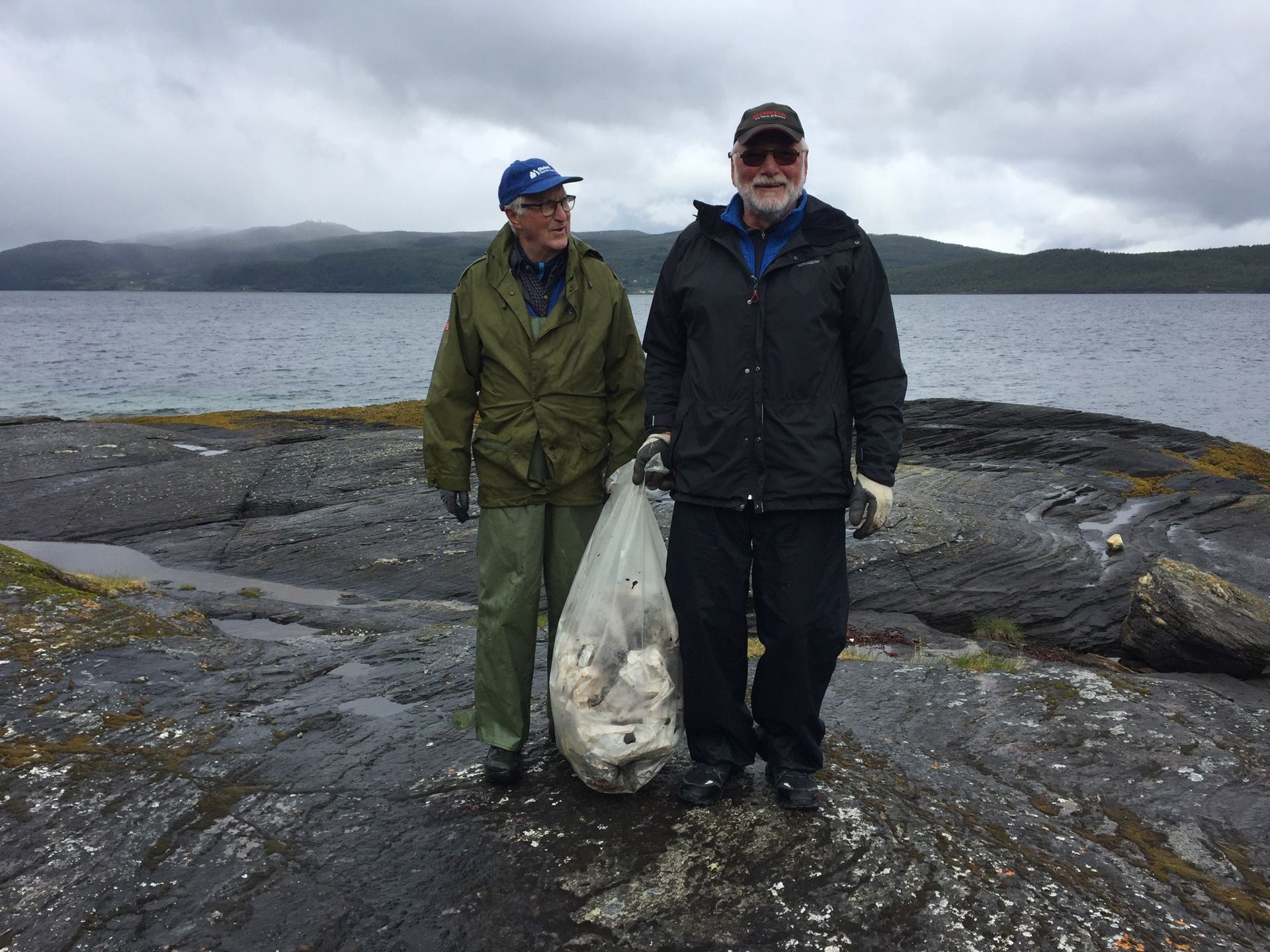 Plastrydding i fjøra